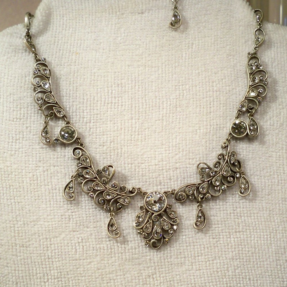 NEW Sweet Romance Filigree, Crystals Dangle Necklace